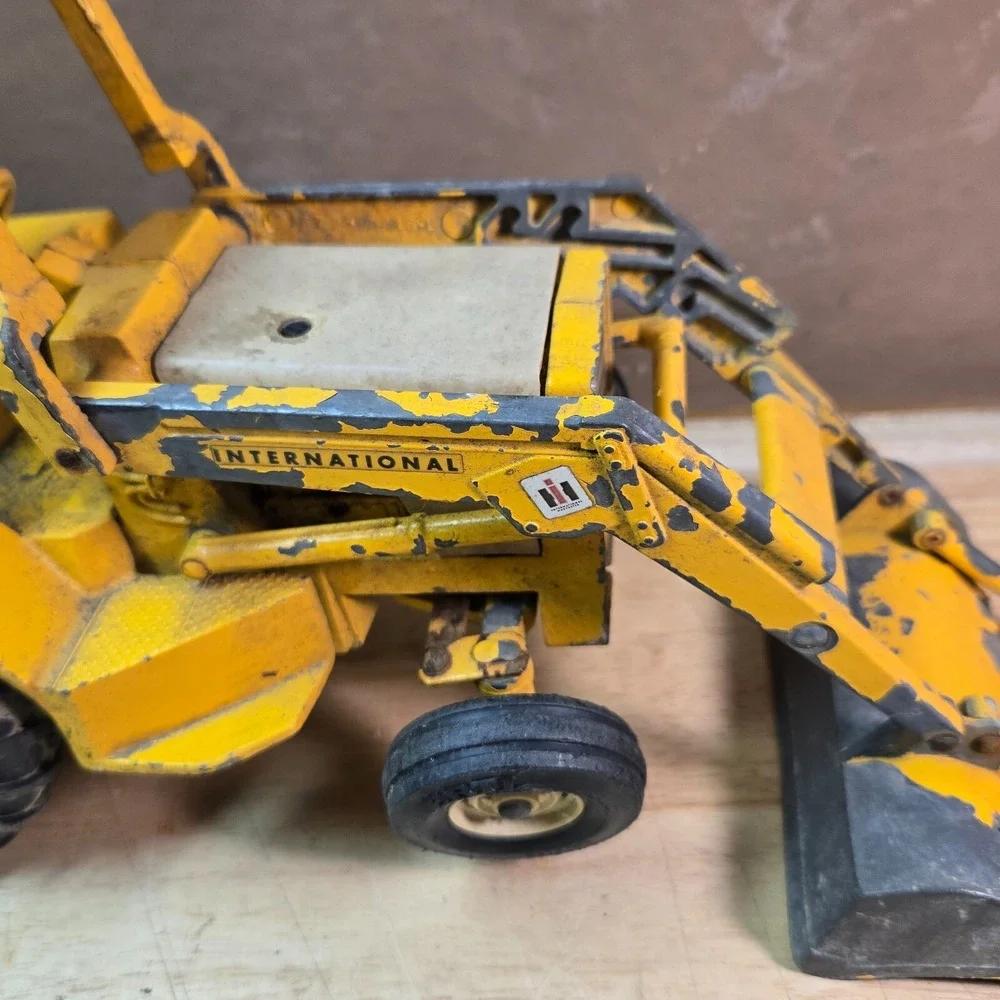 Vintage Ertl International Harvester IH Model #472 Backhoe Die-Cast READ